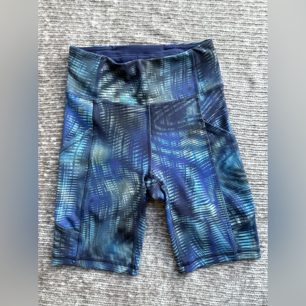 Lululemon Women’s Invigorate High-Rise Short 8" Blue Multicolor Size 2